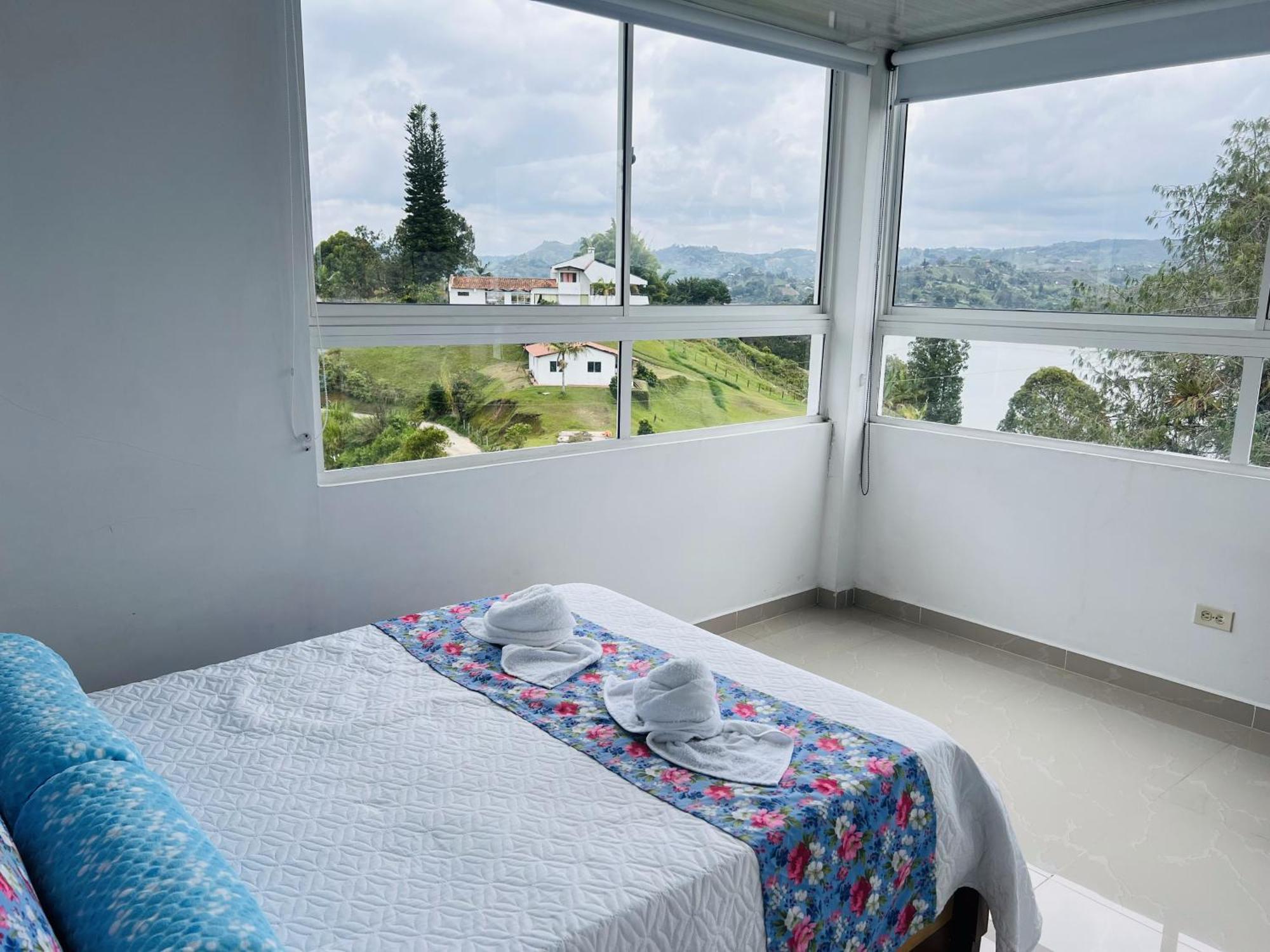 Paradise Lake Finca Hotel Guatape Exterior photo